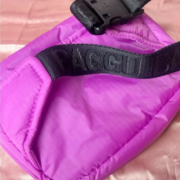 NWT Baggu Extra Pink Puffy Fanny Pack - Picture 3 of 6